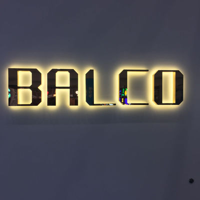 Montagem retroiluminada de galvanização do parafuso do sinal M4 da letra do metal do espelho do ouro