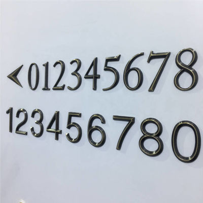 Os sinais de número da casa modernos do nome da sala do escritório iluminaram não