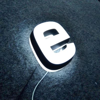 Caras dobro que iluminam o Signage de aço inoxidável AC110V-240V da rotulação das letras acrílicas do diodo emissor de luz