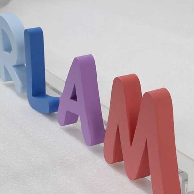 O laser aberto da propaganda do sinal da letra 3D do salão de beleza cortou a espessura do logotipo 3cm do metal