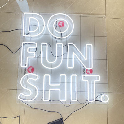 Os tubos de vidro conduziram a luz de néon de néon flexível da tira acima do CE do sinal