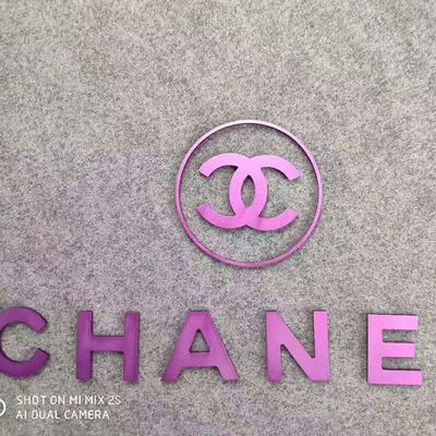 O sinal de alumínio feito sob encomenda do metal da propaganda 3d rotula a anti oxidação