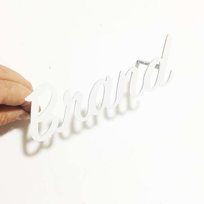 O sinal branco da letra do metal da pintura do corte liso escovou o Signage da letra de canal SS304