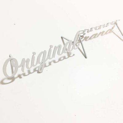O sinal branco da letra do metal da pintura do corte liso escovou o Signage da letra de canal SS304