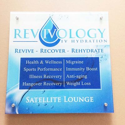 O anti perspex acrílico ácido da placa do sinal da letra cortou letras