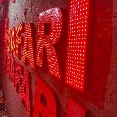 Do shopping do gigante da luz espessura dos sinais 10cm da letra acima