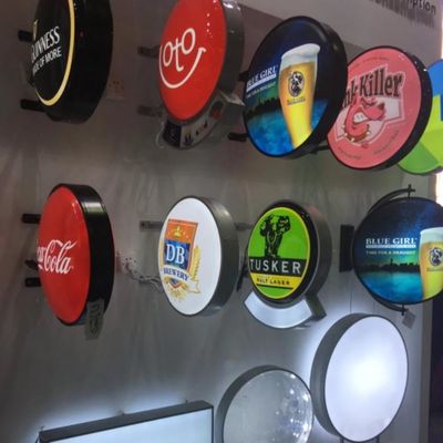 O dobro exterior da pintura do preto da placa do sinal do restaurante do negócio do diodo emissor de luz 12V tomou partido