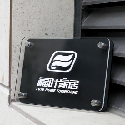 o laser 3d cortou o ouro acrílico do sinal da letra pintou o nome selecionado de seda da loja