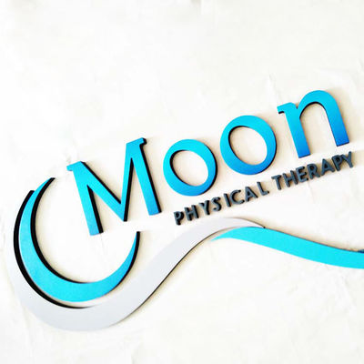 o laser 3d cortou o ouro acrílico do sinal da letra pintou o nome selecionado de seda da loja