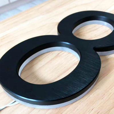 O preto retroiluminado acrílico do sinal da letra da propaganda 3D pintou a espessura de 12cm