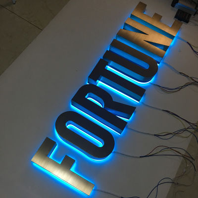 De aço inoxidável de construção do sinal da letra de canal do RGB iluminado