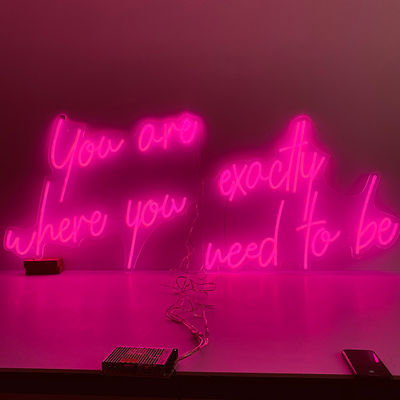 HIGHSPAN personalizou as letras de canal 3d de néon com placa acrílica