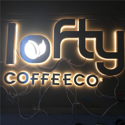 As letras de canal retroiluminadas acrílicas da resina personalizaram 12VDC cromado escovado