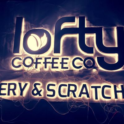 As letras de canal retroiluminadas acrílicas da resina personalizaram 12VDC cromado escovado