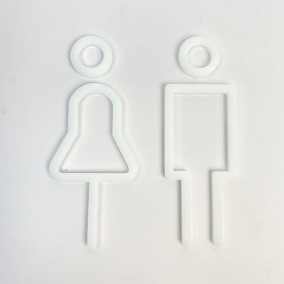 Letras acrílicas brancas inspiradas do alfabeto que anunciam letras acrílicas fabricadas