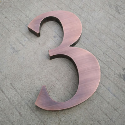 Sinal de aço inoxidável da letra 3D do ouro com números excelentes das letras do metal dos revestimentos