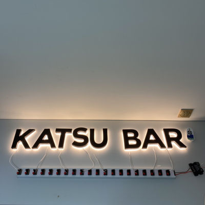 Signage retroiluminado preto HIGHSPAN Logo Signs de aço inoxidável do revestimento 3D