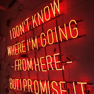 Sinais claros de néon da palavra dos quadros do metal da decoração da loja para a parede