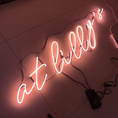 Anunciando a caixa de luz feita sob encomenda do sinal de néon da barra com a montagem da parede do encosto