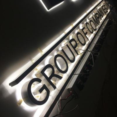 O alfabeto exterior conduziu letras do sinal do Lit do halo do quadro indicador das luzes da letra