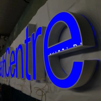 Cores de Logo Channel Letter Sign Custom PMS da parte dianteira da loja da loja