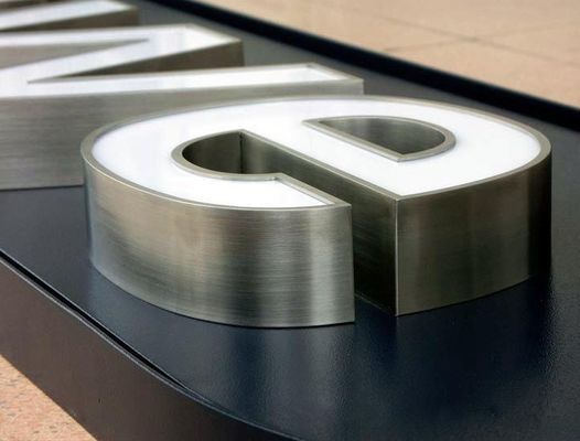 O sinal fabricado 3D da letra de canal do metal conduziu o sinal da caixa leve
